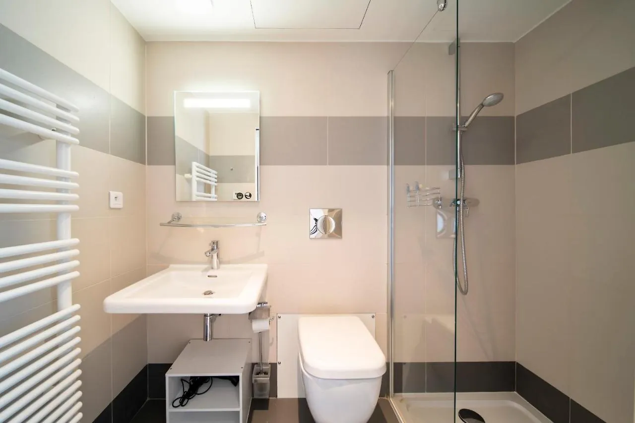 Ref 1071 - Cannes Center - 5Mins To The Palais Des Festivals 0*,  Frankrig